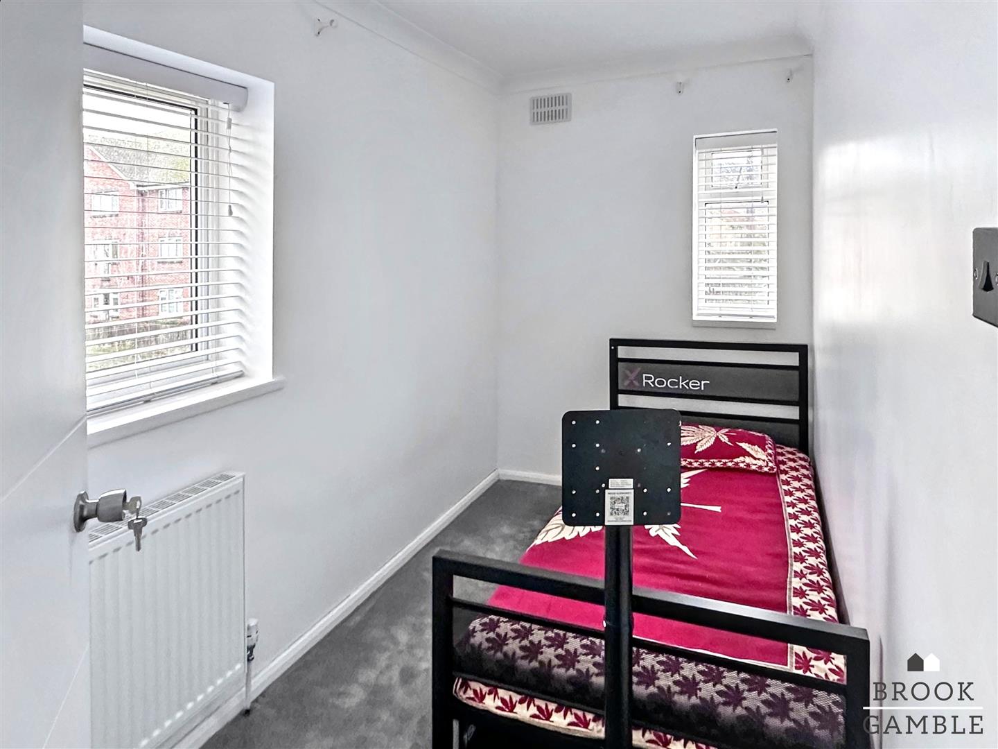 3 Bedroom House - End Terrace. Avard Crescent in Eastbourne, East Sussex 10